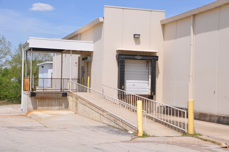 More Photos Of 8845 N State Highway 5, Camdenton Freestanding For Sale