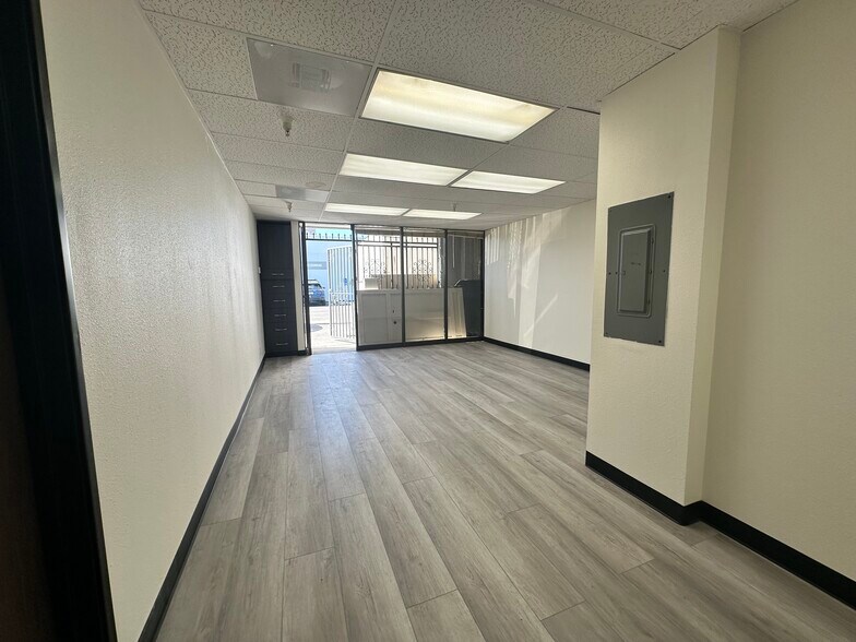More Photos Of 12628 Raymer St, North Hollywood Warehouse For Lease