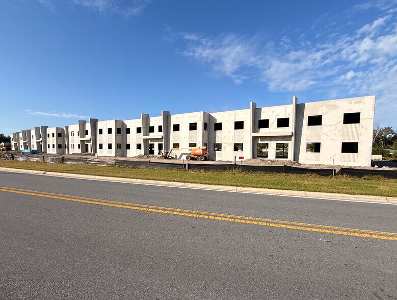 More Photos Of 3929 Pipkin Rd, Lakeland Warehouse For Lease