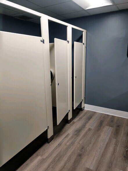 More Photos Of 10200 Linn Station Rd, Louisville Office For Lease