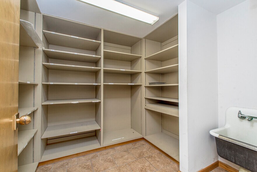 More Photos Of 724 Avenue F, Bogalusa Office For Sale
