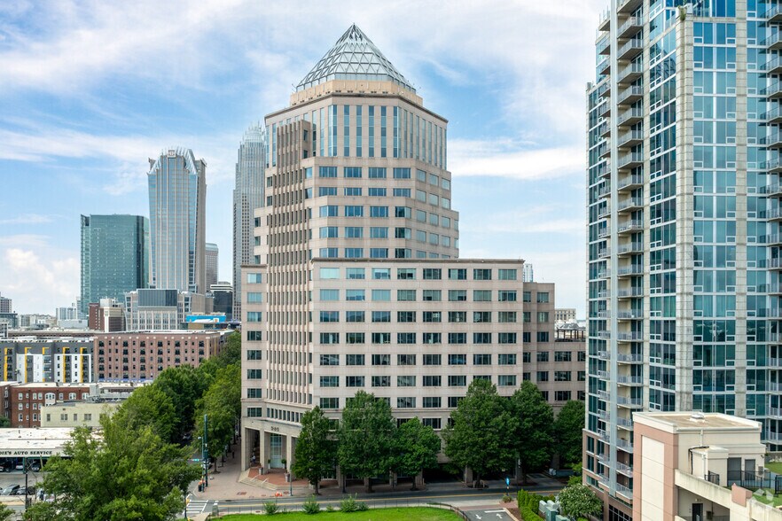 More Photos Of 525 N Tryon St, Charlotte Coworking Space