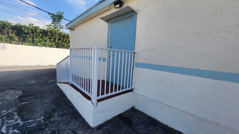More Photos Of 9601 SW 40th St, Miami Medical For Sale