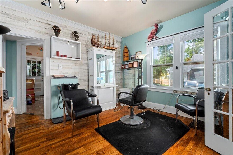 More Photos Of 1322 Versailles Rd, Lexington Freestanding For Sale