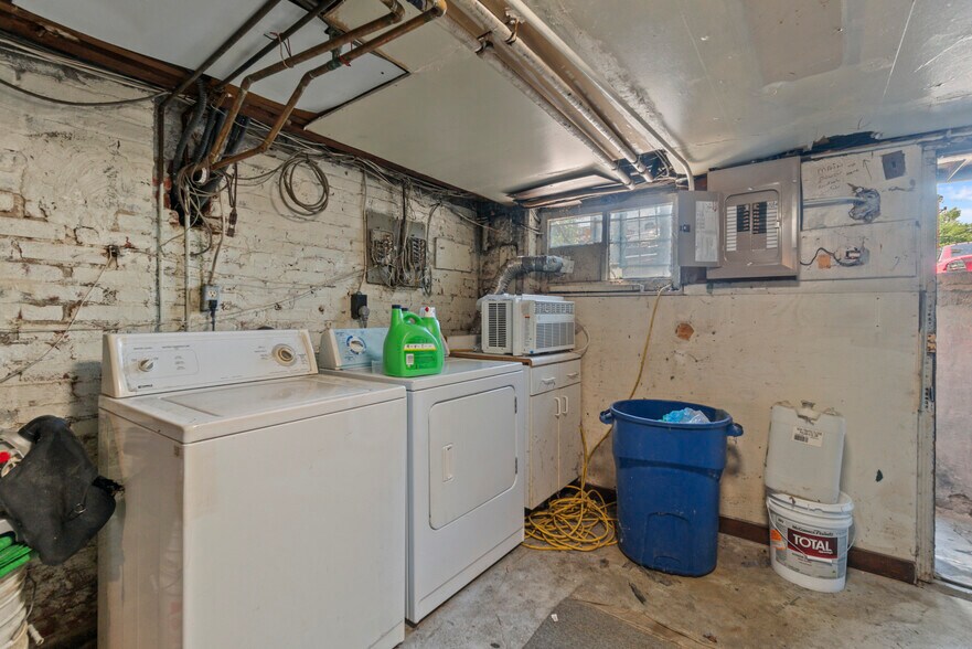 More Photos Of 2530 N Calvert St, Baltimore Office Residential For Sale