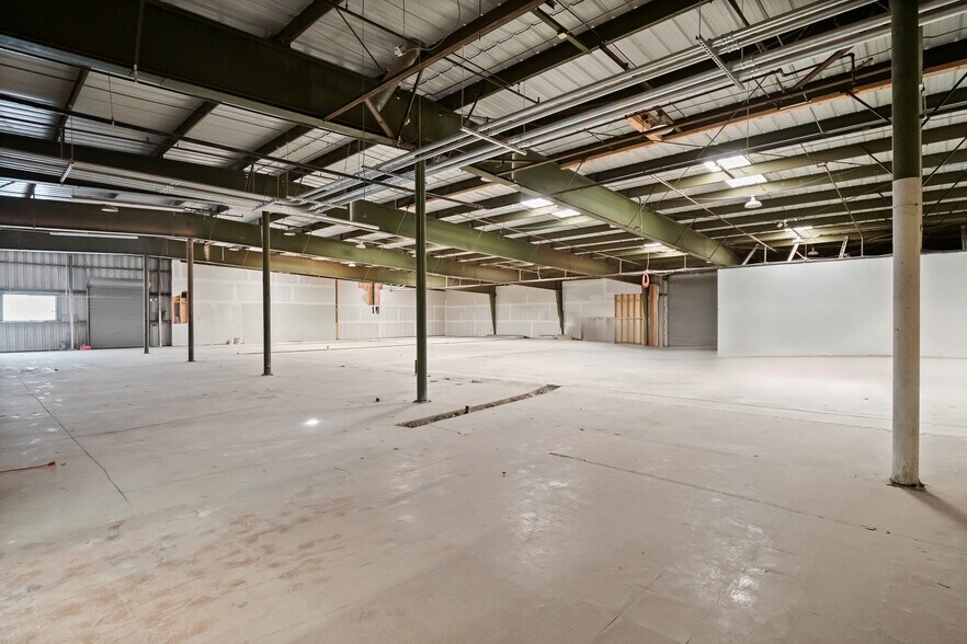 More Photos Of 2025-2035 Newcomb Ave, San Francisco Warehouse For Lease