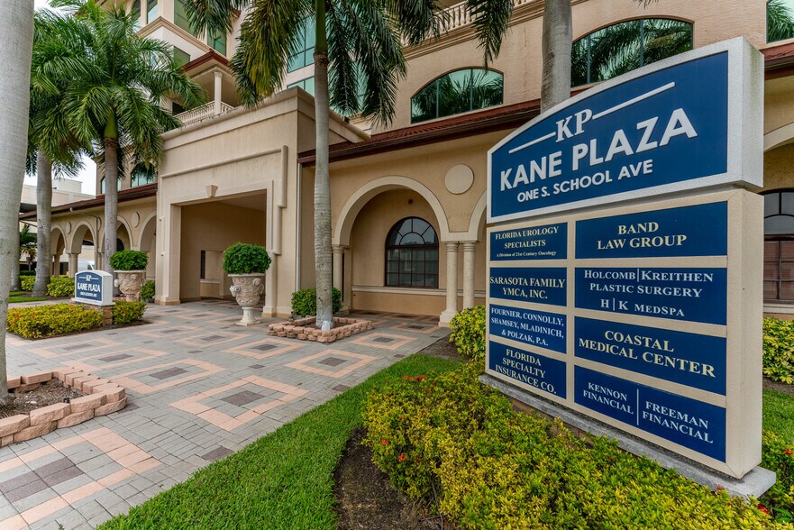 More Photos Of 1 S School Ave, Sarasota Medical For Lease