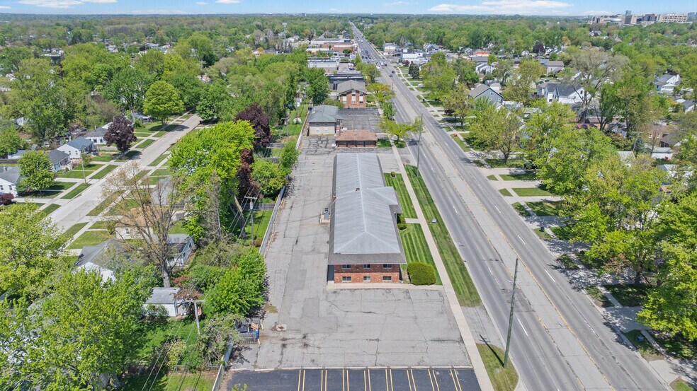 More Photos Of 28475 Greenfield Rd, Southfield Office For Sale