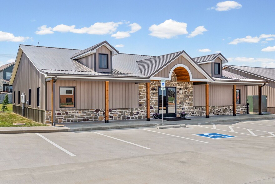 More Photos Of 2510 Pea Ridge Rd, Clarksville Office For Lease