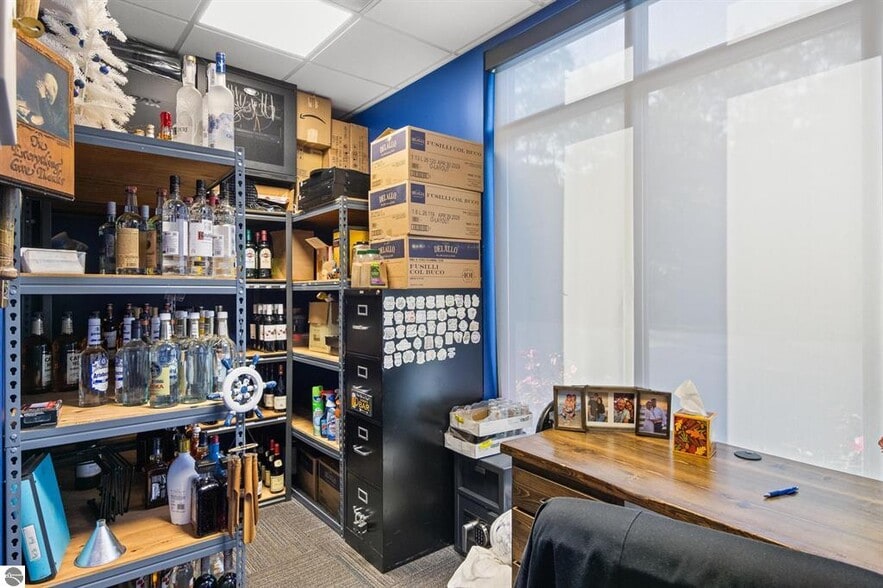 More Photos Of 11921 SE Torch Lake Dr, Alden Restaurant For Sale