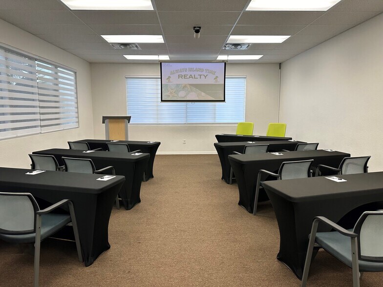 More Photos Of 3620 Colonial Blvd, Fort Myers Office For Lease
