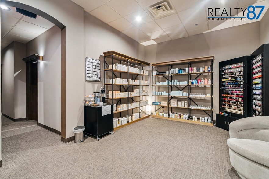 More Photos Of 2931 7th Ave, Marion General Retail For Lease