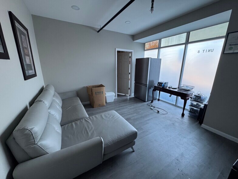 More Photos Of 10624 Metromont Pky, Charlotte Showroom For Sale