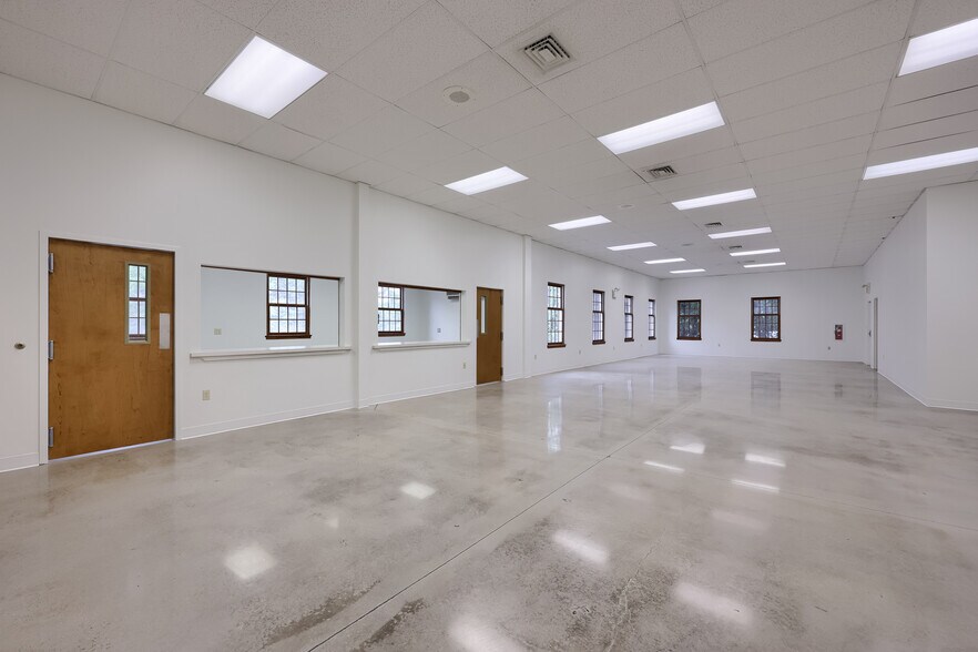 More Photos Of 9 Marietta Ave, Mount Joy Loft Creative Space For Lease