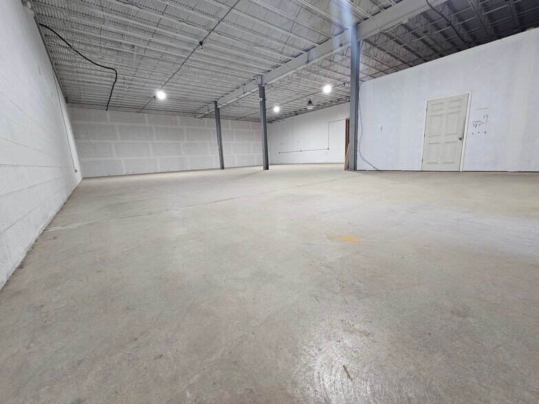 More Photos Of 43 Transport Ln, Pine Island Warehouse For Lease