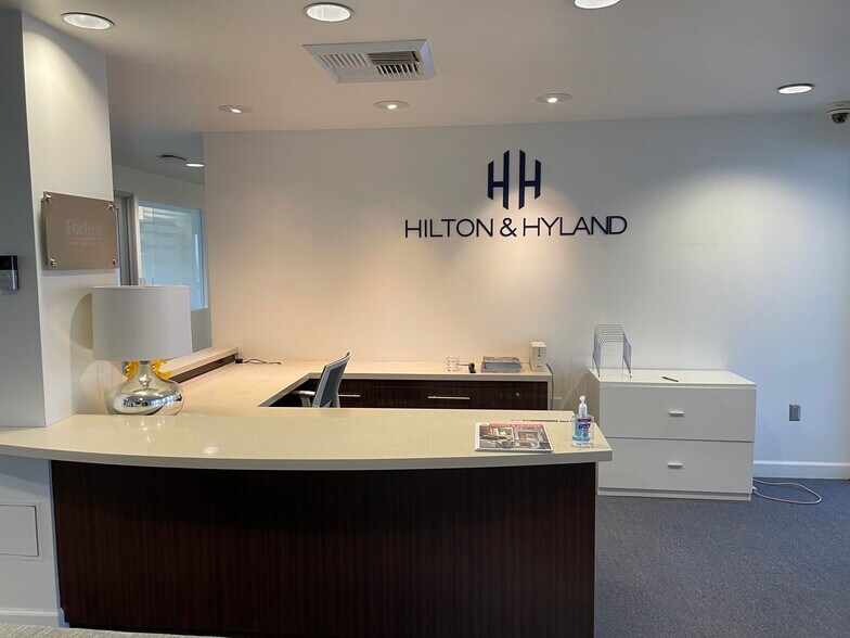 More Photos Of 270 N Canon Dr, Beverly Hills Office For Lease