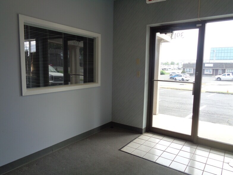 More Photos Of 3903-3913 S Lynn Ct, Independence Office For Sale