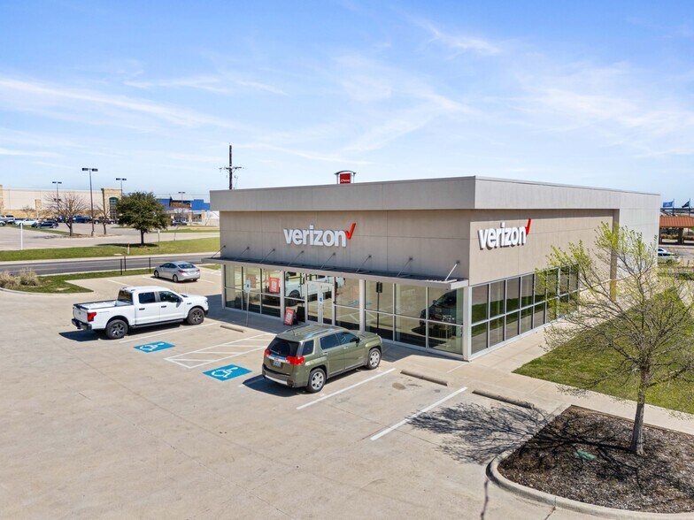 More Photos Of 740 Adams Dr, Weatherford Storefront For Sale