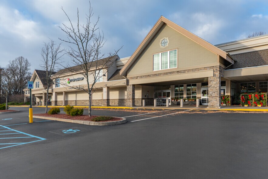 More Photos Of 3999-4001 Albany Post Rd, Hyde Park Unknown For Lease