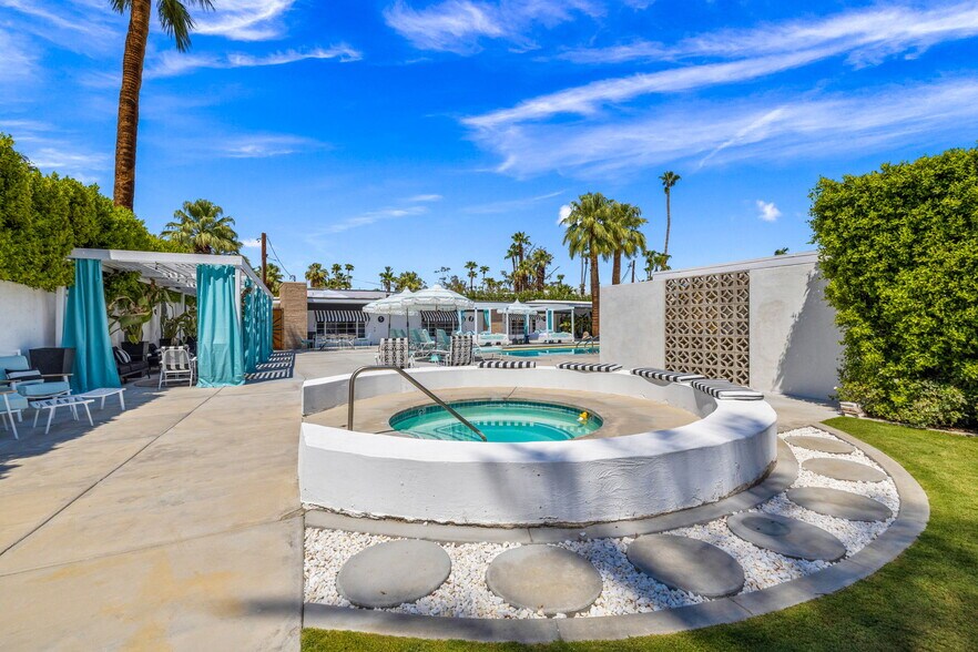 More Photos Of 120 W Vereda Sur, Palm Springs Hotel For Sale
