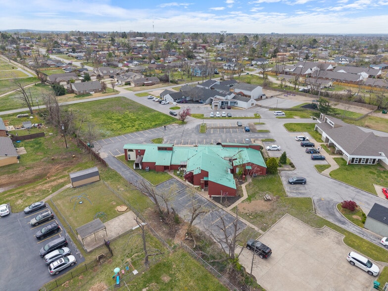 More Photos Of 1102-1108 Poplar Pl, Rogers Medical For Lease