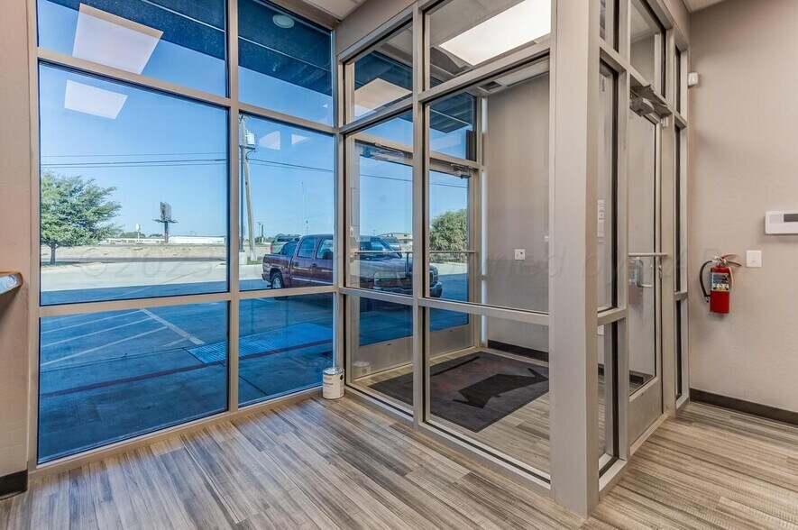 More Photos Of 7845 Canyon Dr, Amarillo Loft Creative Space For Lease