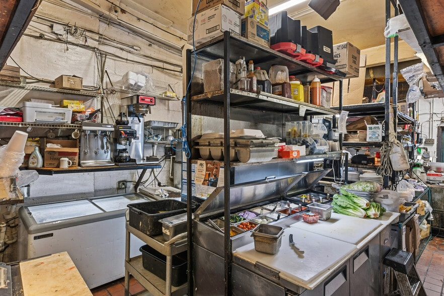 More Photos Of 346 N Main St, Memphis Restaurant For Sale