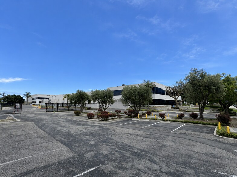 More Photos Of 3030-3088 Walnut Ave, Long Beach Warehouse For Lease