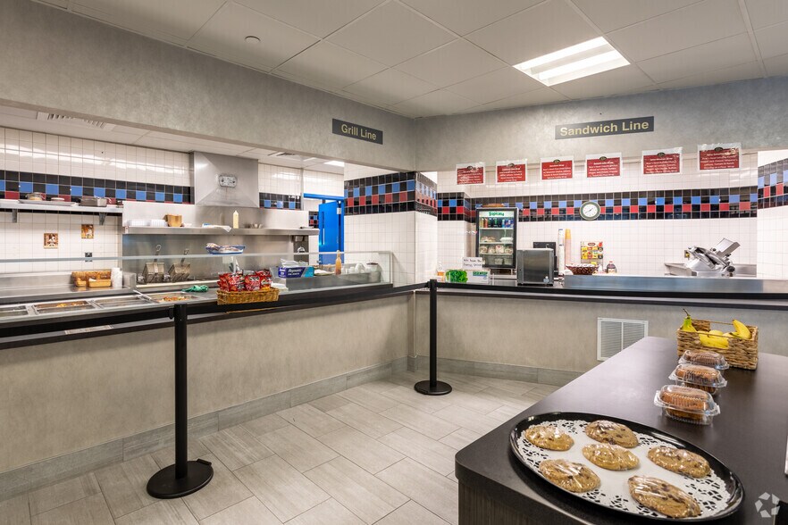 More Photos Of 500 Summit Lake Dr, Valhalla Unknown For Lease