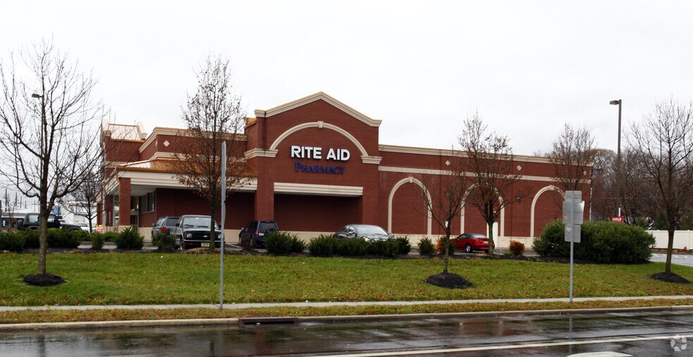 More Photos Of 2093 Route 130 N, Burlington Drugstore For Sale