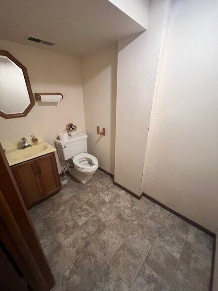 More Photos Of 9 Herrick Aly, Monroeville Freestanding For Sale