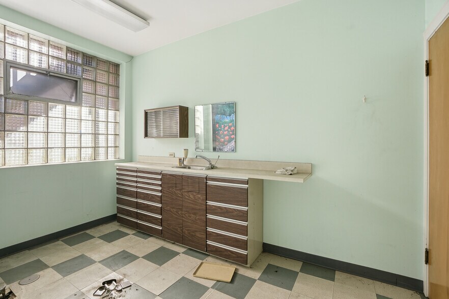 More Photos Of 10835 S Western Ave, Chicago Apartments For Sale
