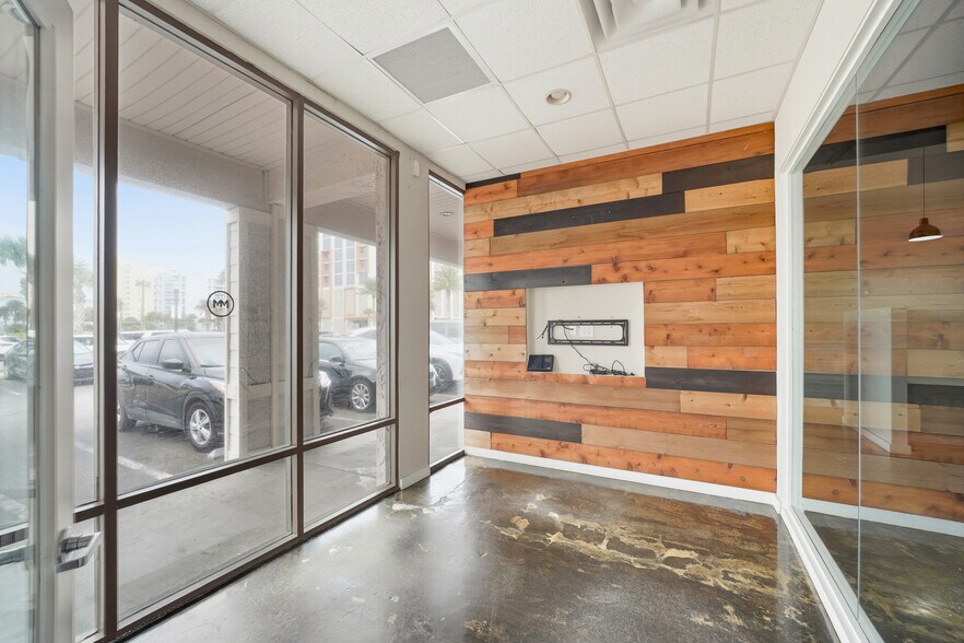 More Photos Of 102 6th Ave N, Jacksonville Unknown For Lease