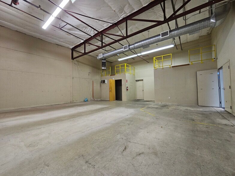 More Photos Of 1790 Front St NE, Salem Service For Lease