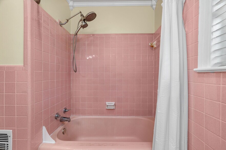 More Photos Of 354 County Road 172, Florence Flex For Sale