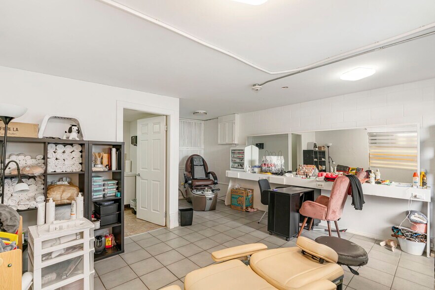 More Photos Of 32354 Marshall Rd, Abbotsford Freestanding For Sale