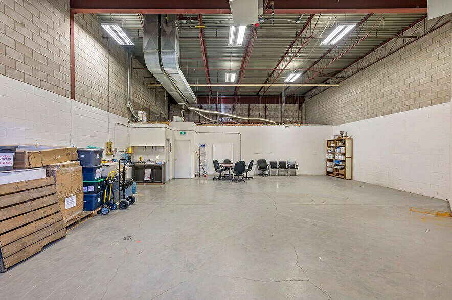 More Photos Of 5775 Atlantic Dr, Mississauga Distribution For Sale