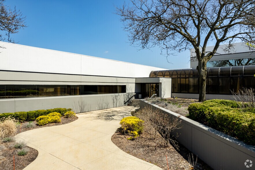 More Photos Of 31500 W 13 Mile Rd, Farmington Hills Medical For Lease