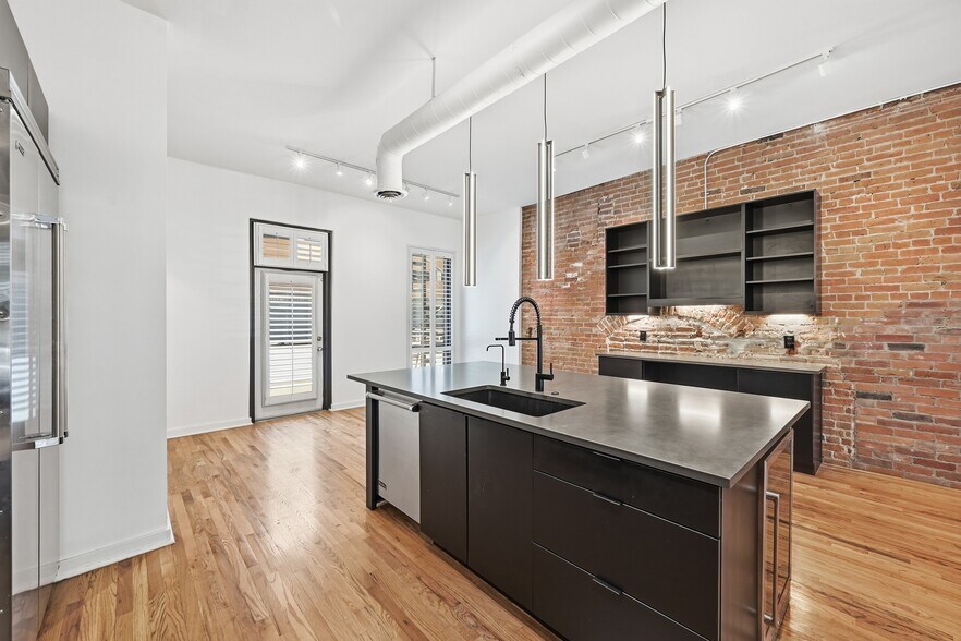 More Photos Of 1748-1750 Blake Street, Denver Flex For Sale