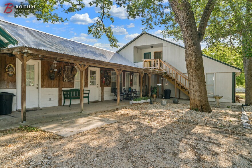 More Photos Of 137 Old San Antonio Rd, Boerne Apartments For Sale