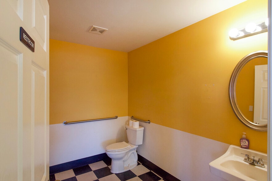 More Photos Of 191 Airport Rd, Port Townsend Airplane Hangar For Sale