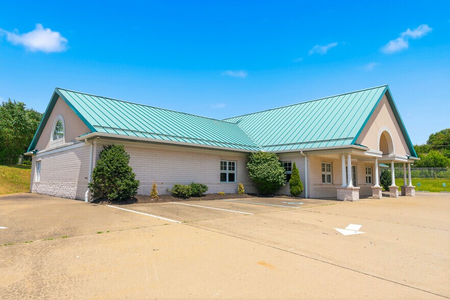More Photos Of 1703 Locust Ave, Fairmont Medical For Sale