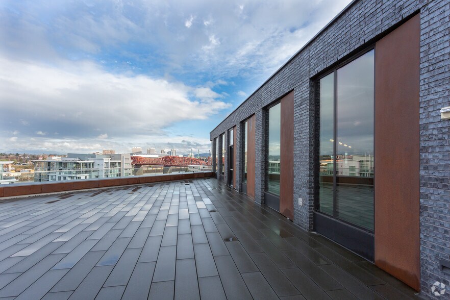 More Photos Of 1250 NW 9th Ave, Portland Office For Lease