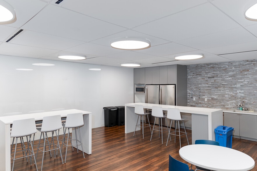 More Photos Of 805 Third Ave, New York Office For Lease