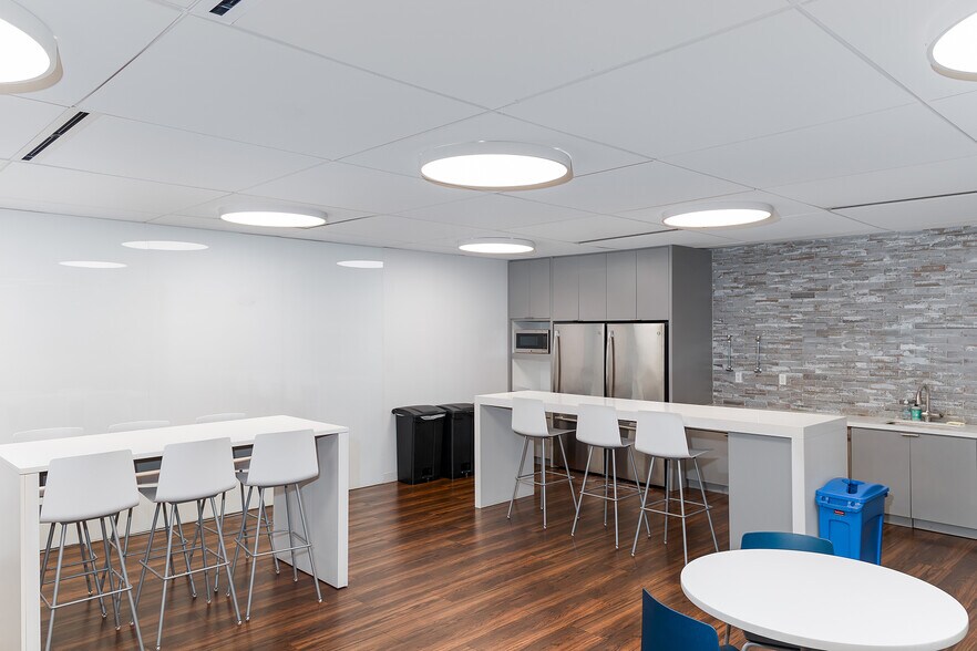 More Photos Of 805 Third Ave, New York Office For Lease