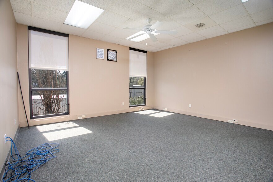 More Photos Of 9846 State Highway 31 E, Tyler Medical For Sale