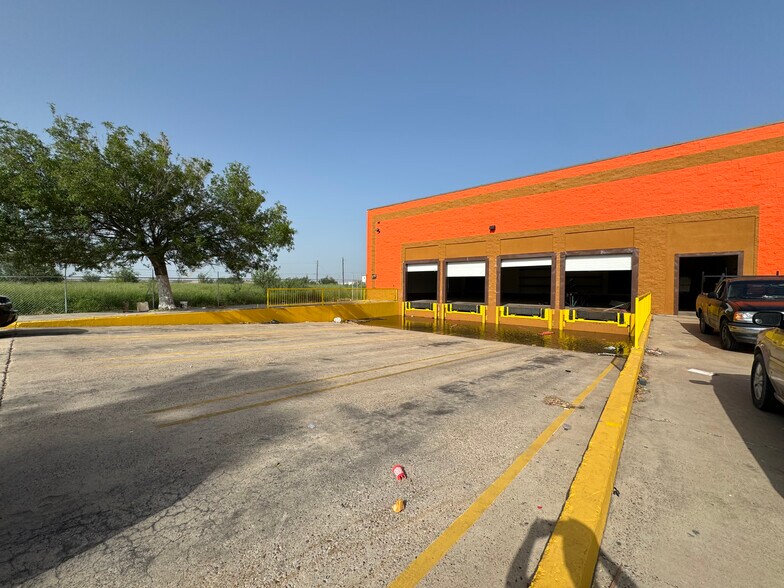 More Photos Of 6612 S 28th St, McAllen Warehouse For Lease