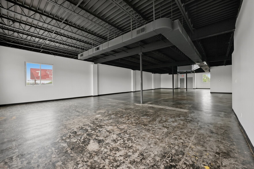 More Photos Of 937 Winchester Rd, Lexington Storefront For Lease
