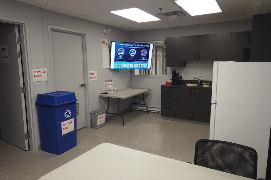 More Photos Of 1245 De L'aviation Av, Dieppe Manufacturing For Lease