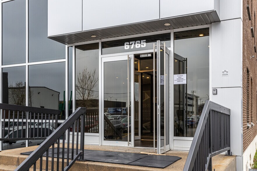 More Photos Of 3700 Rue Griffith, Montréal Coworking Space